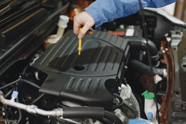 Checking the engine oil